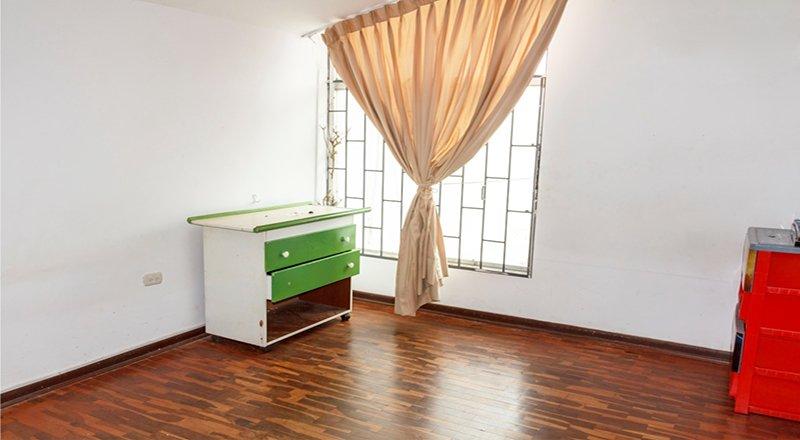 ALQUILER DE CASA EN LAS ACACIAS – Urb. Santa Victoria | Ideal para Empresas