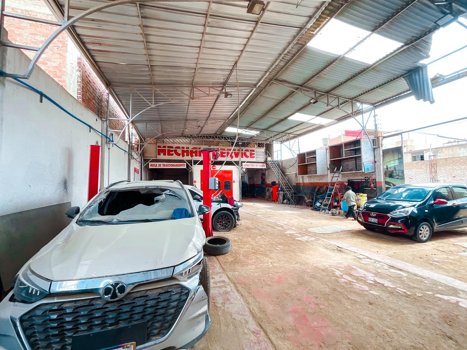 ALQUILER DE LOCAL COMERCIAL EN AV. AMAUTAS