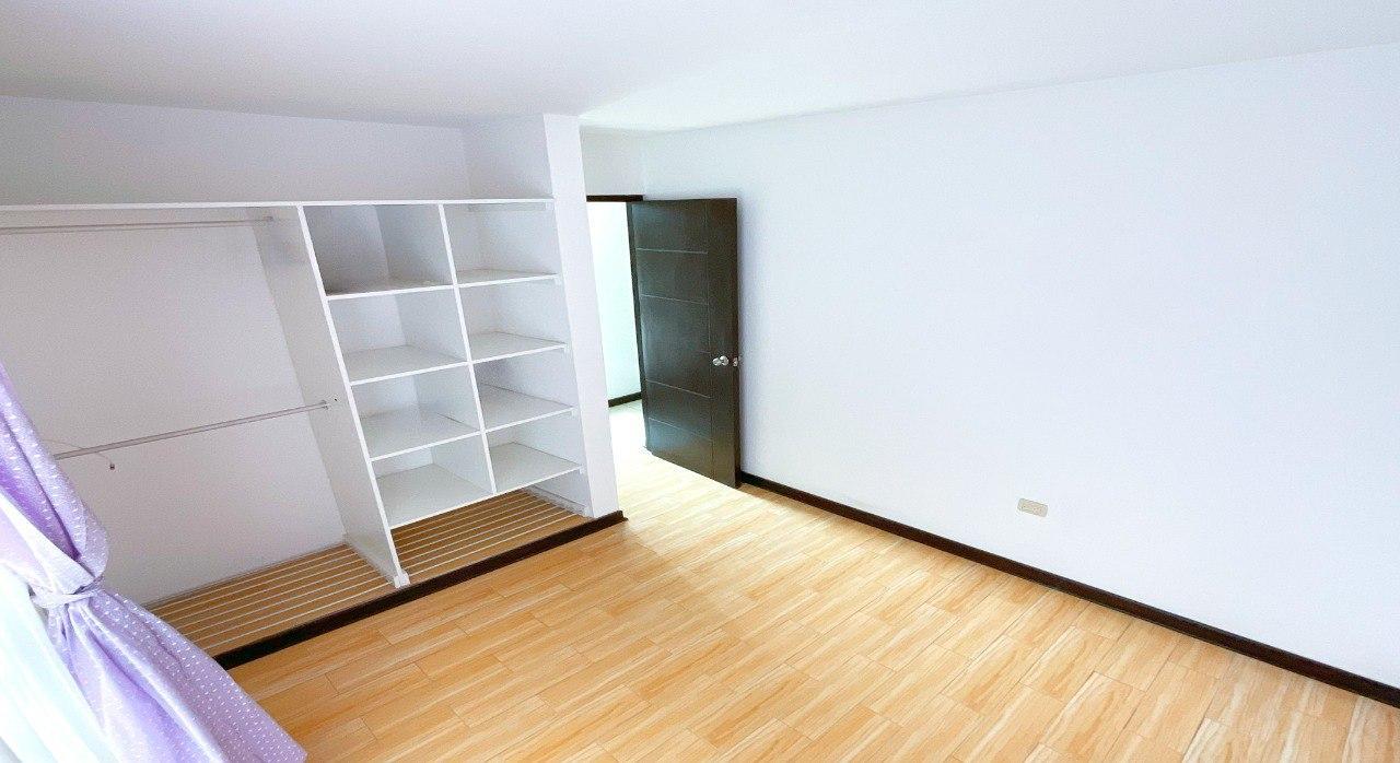 DEPARTAMENTO EN VENTA - JUAN CUGLIEVAN, 5TO PISO CON ASCENSOR