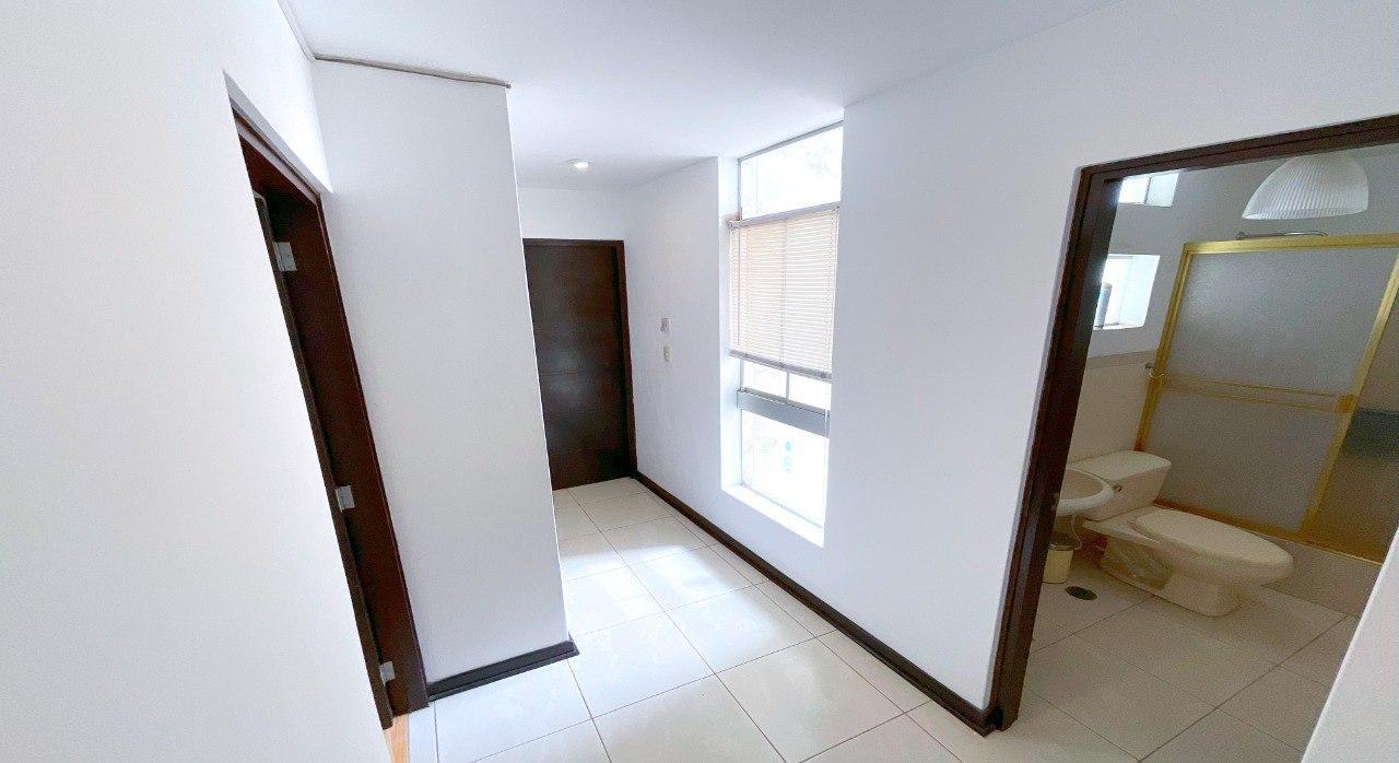 DEPARTAMENTO EN VENTA - JUAN CUGLIEVAN, 5TO PISO CON ASCENSOR