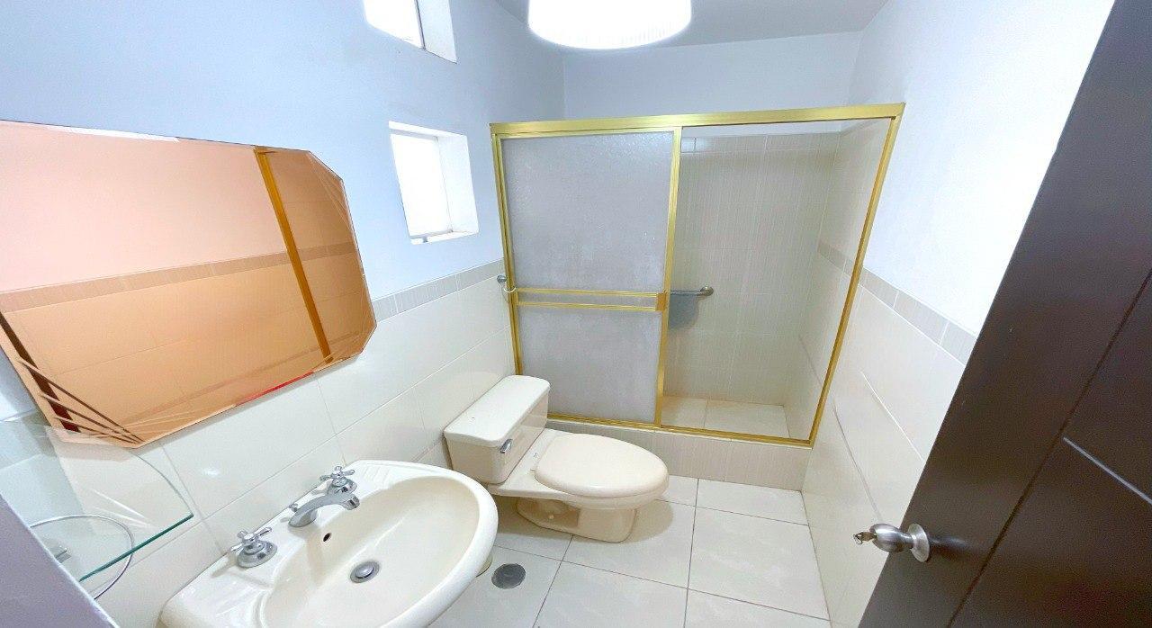 DEPARTAMENTO EN VENTA - JUAN CUGLIEVAN, 5TO PISO CON ASCENSOR