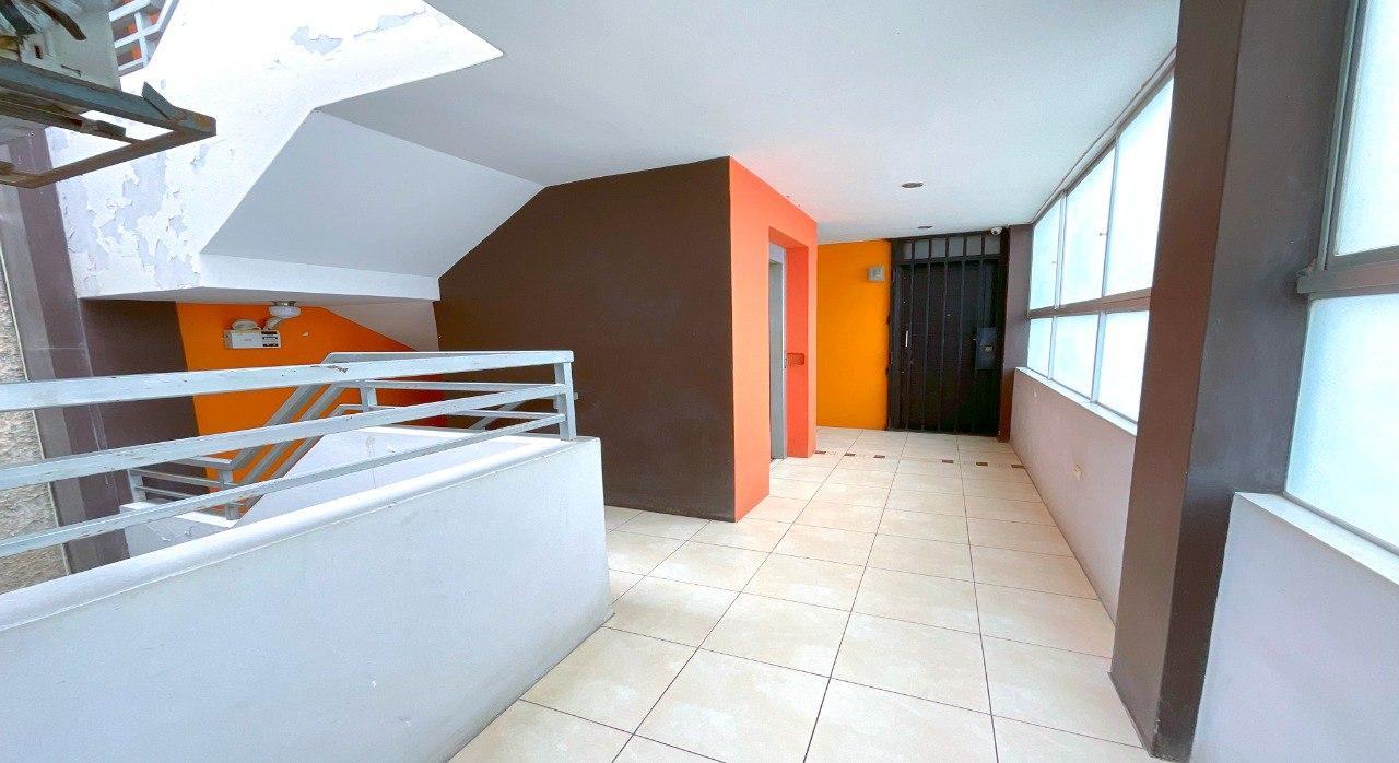 DEPARTAMENTO EN VENTA - JUAN CUGLIEVAN, 5TO PISO CON ASCENSOR