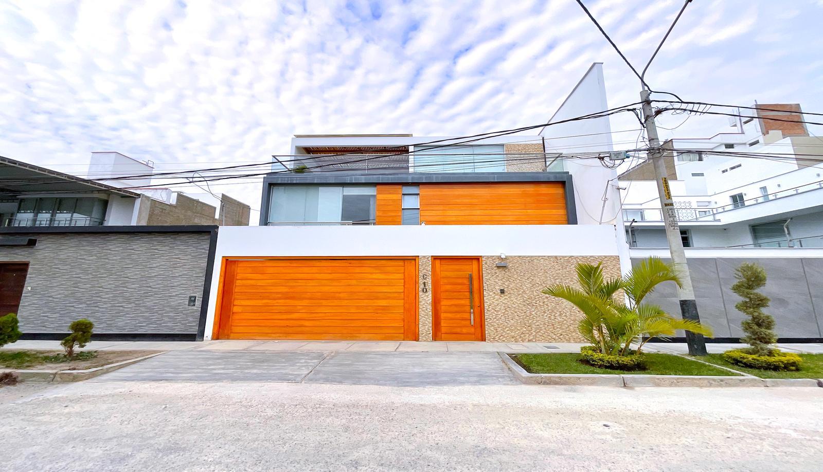 ALQUILER DE CASA MODERNA EN CONDOMINIO PRIVADO – JOCKEY, CHICLAYO