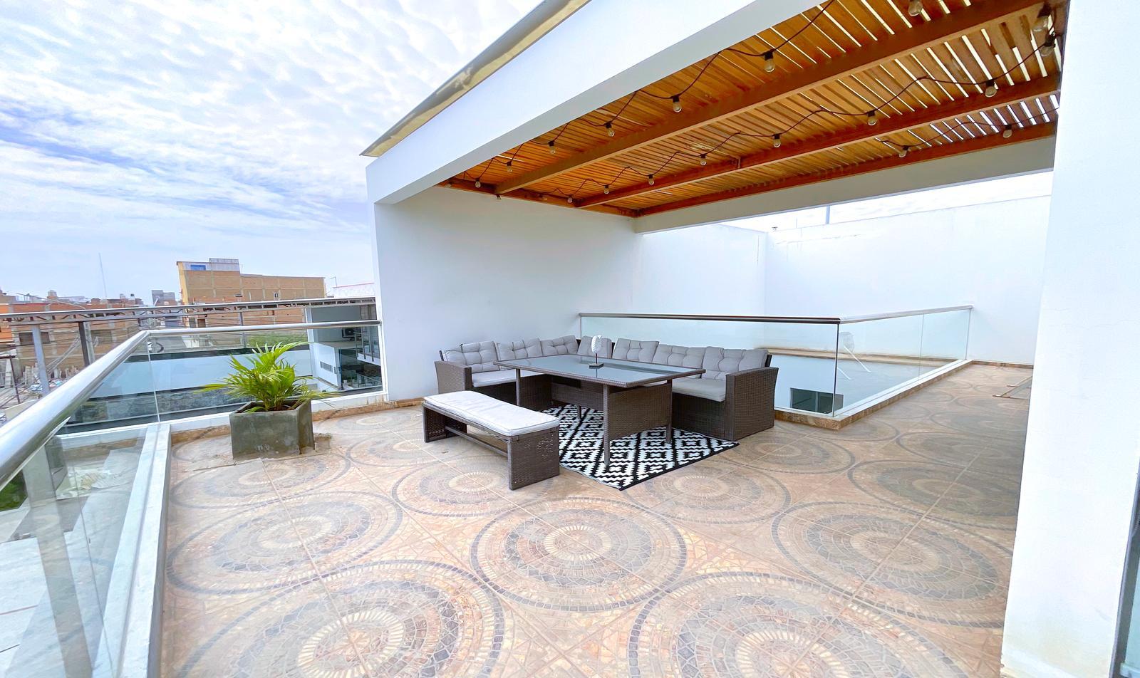 ALQUILER DE CASA MODERNA EN CONDOMINIO PRIVADO – JOCKEY, CHICLAYO