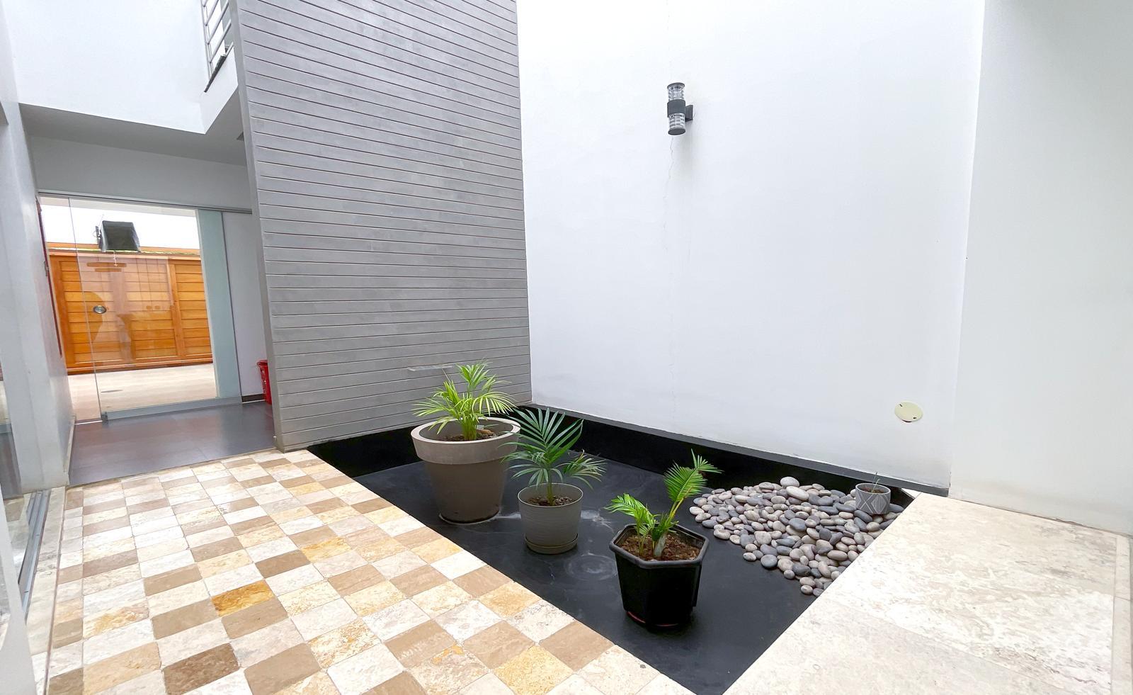 ALQUILER DE CASA MODERNA EN CONDOMINIO PRIVADO – JOCKEY, CHICLAYO