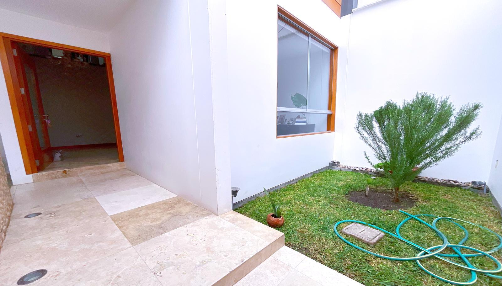 ALQUILER DE CASA MODERNA EN CONDOMINIO PRIVADO – JOCKEY, CHICLAYO