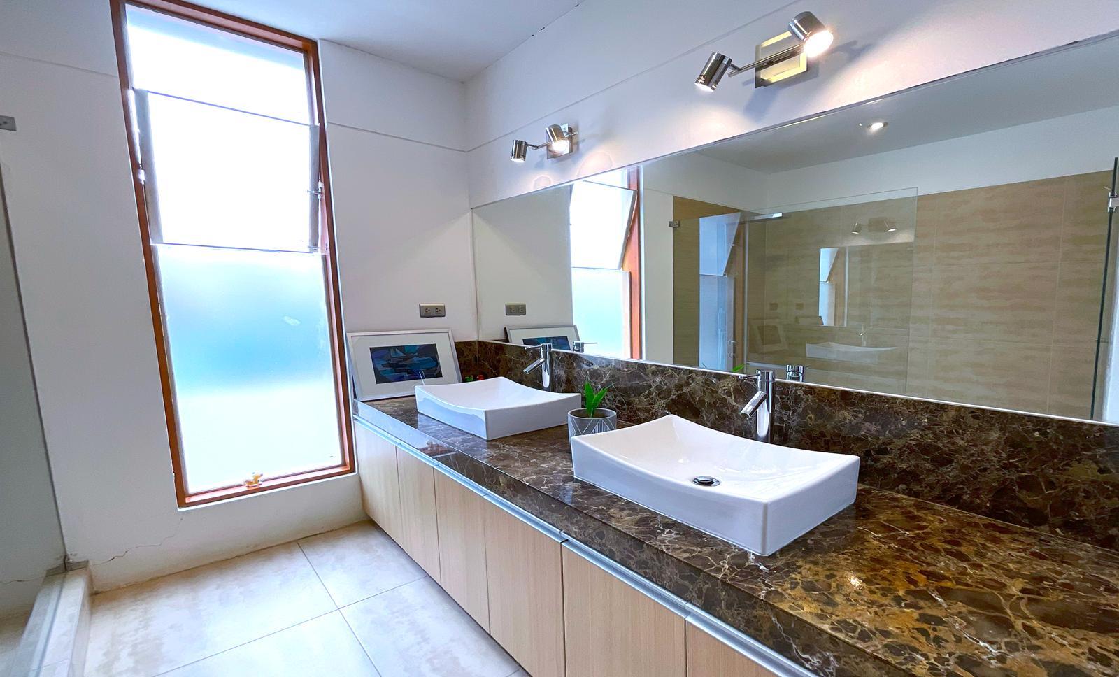 ALQUILER DE CASA MODERNA EN CONDOMINIO PRIVADO – JOCKEY, CHICLAYO