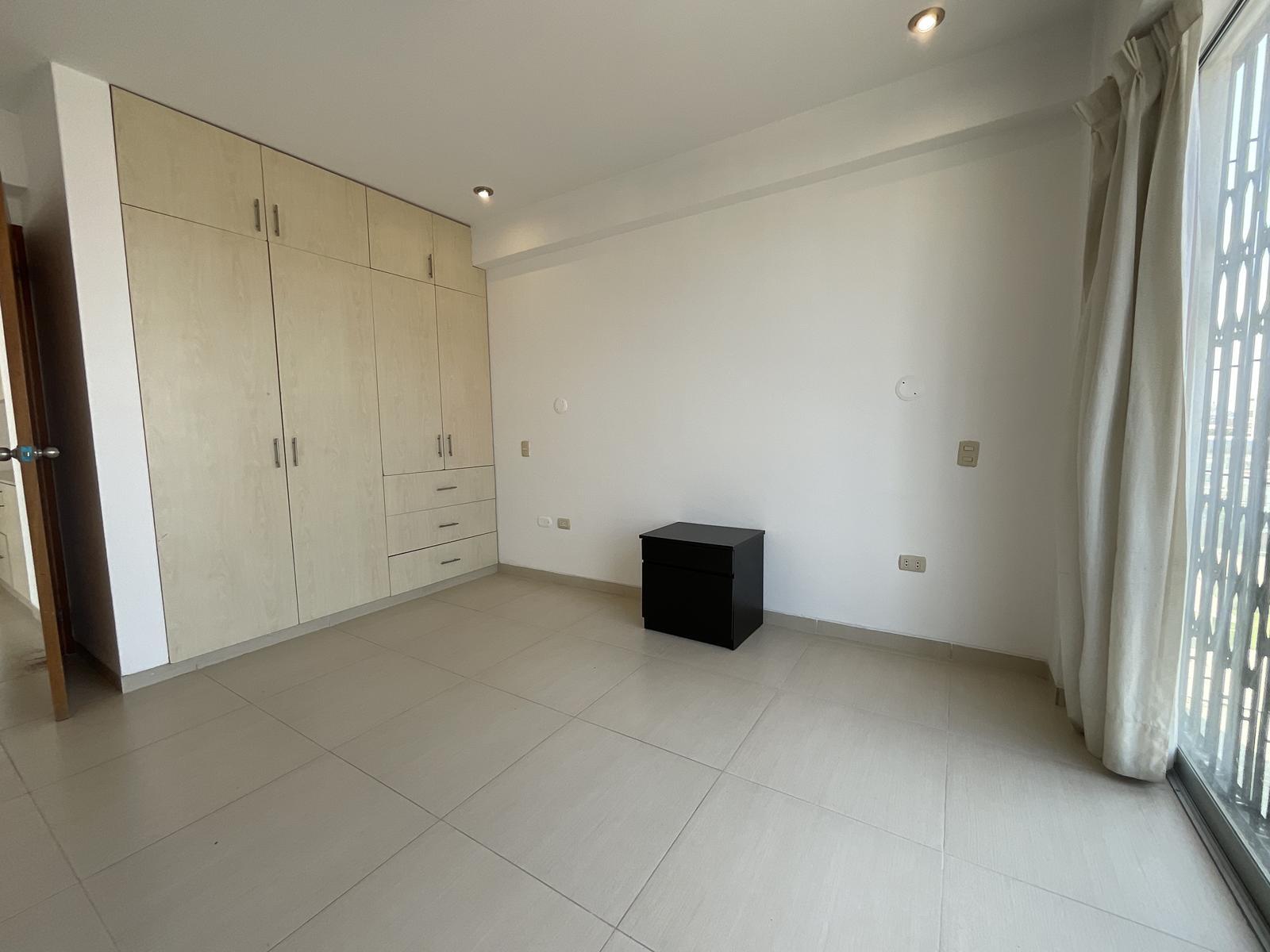 VENTA DE MODERNO DÚPLEX EN LOS SAUCES, URB. SANTA VICTORIA