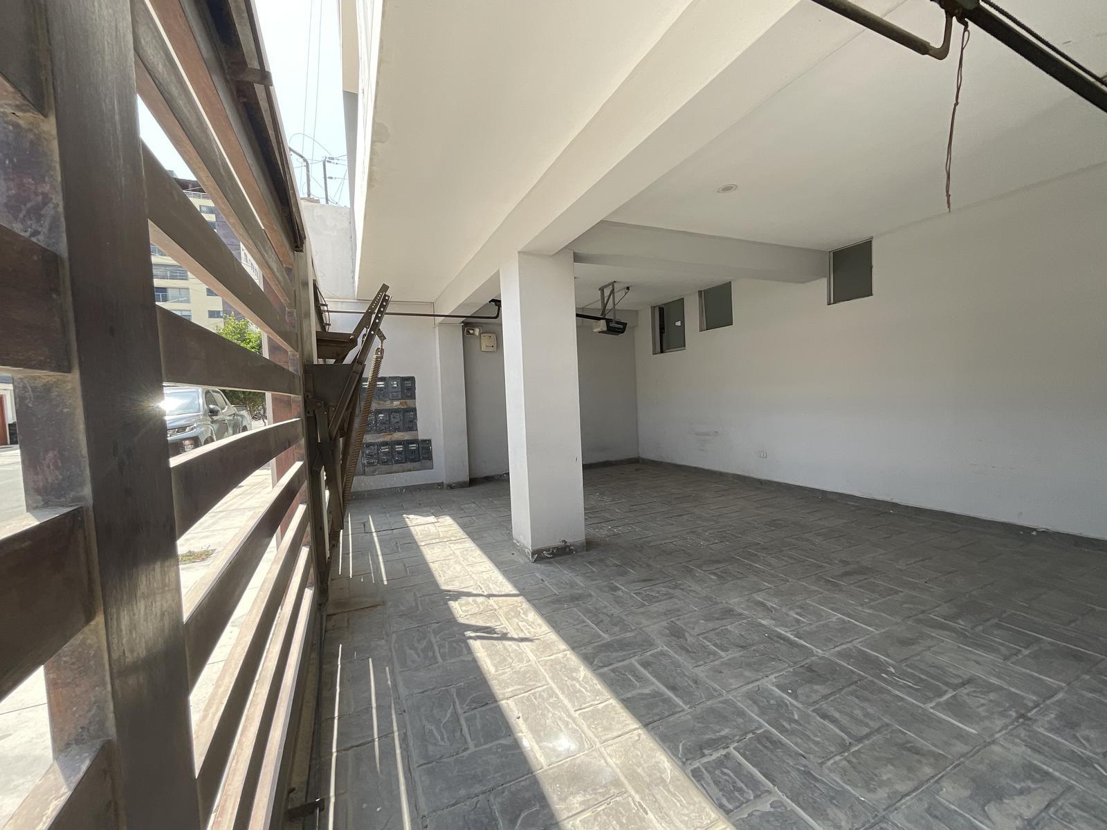 VENTA DE MODERNO DÚPLEX EN LOS SAUCES, URB. SANTA VICTORIA
