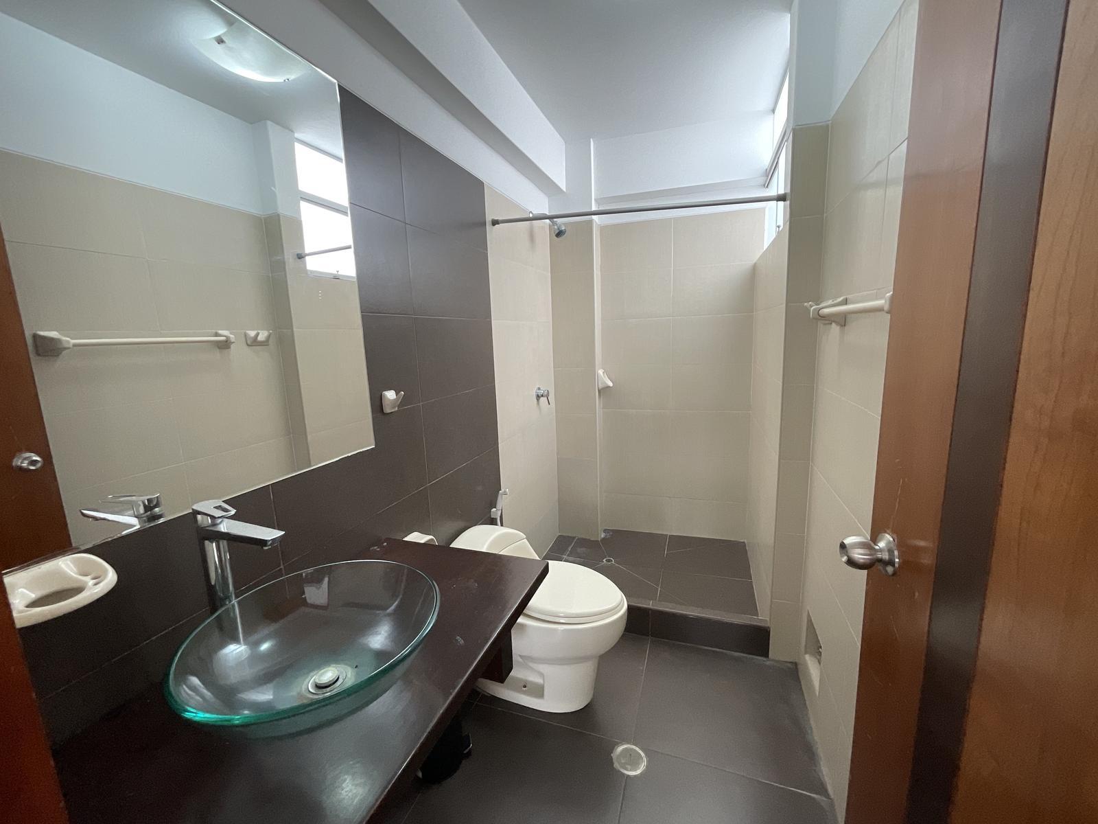 VENTA DE MODERNO DÚPLEX EN LOS SAUCES, URB. SANTA VICTORIA