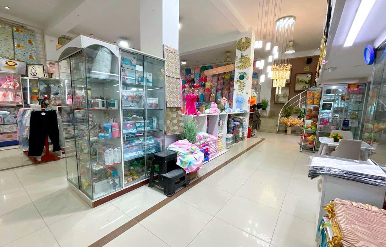 ¡LOCAL COMERCIAL EN ALQUILER – Esquina estratégica en el corazón comercial de Chiclayo!