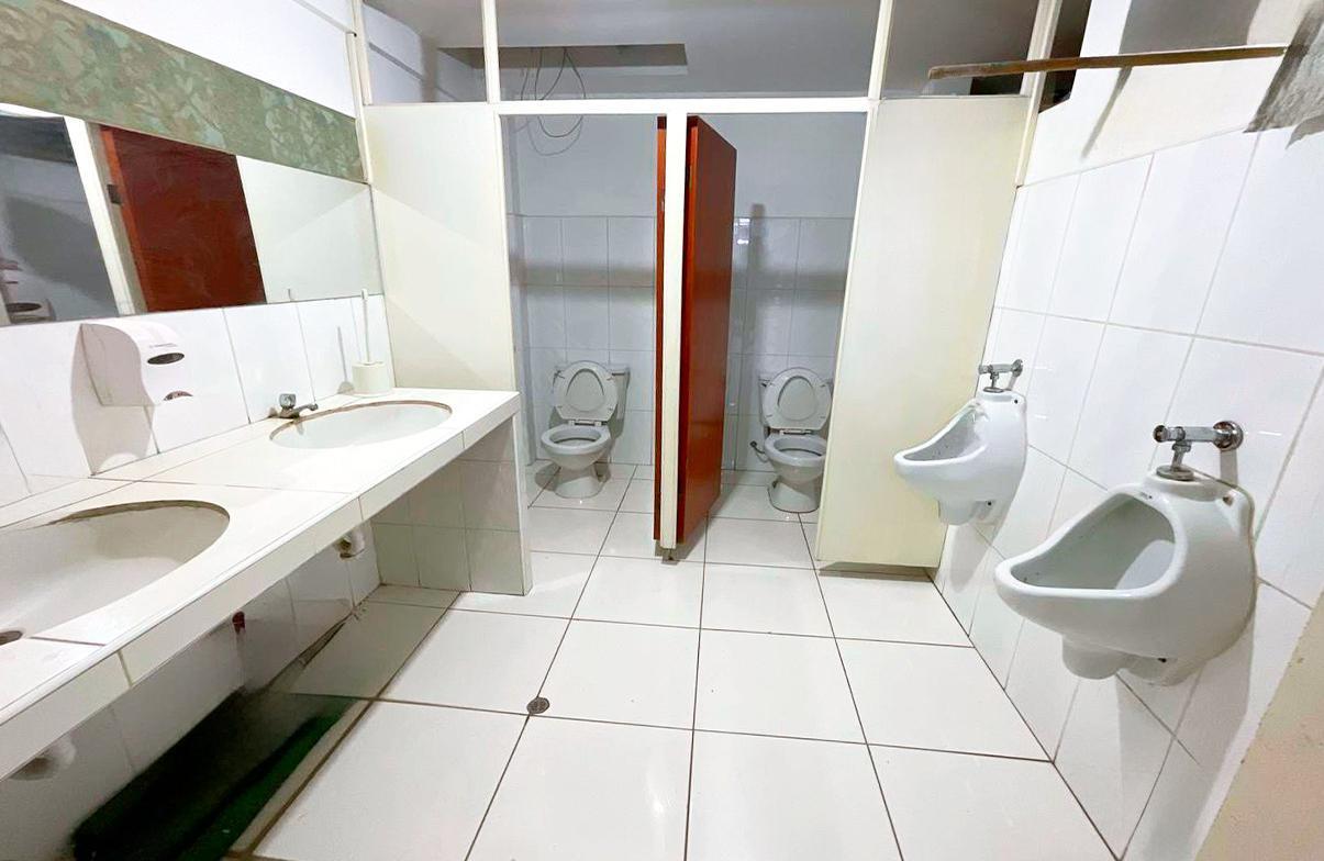 ¡LOCAL COMERCIAL EN ALQUILER – Esquina estratégica en el corazón comercial de Chiclayo!