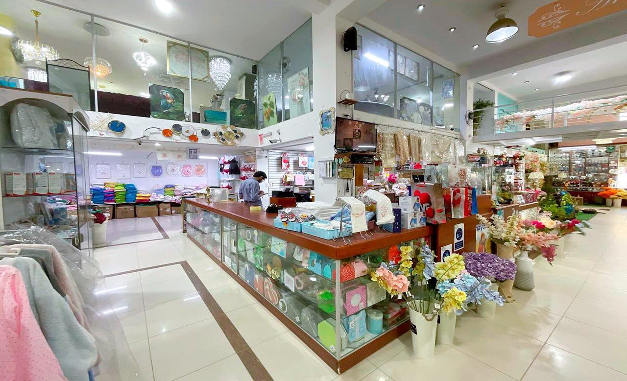 ¡LOCAL COMERCIAL EN ALQUILER – Esquina estratégica en el corazón comercial de Chiclayo!