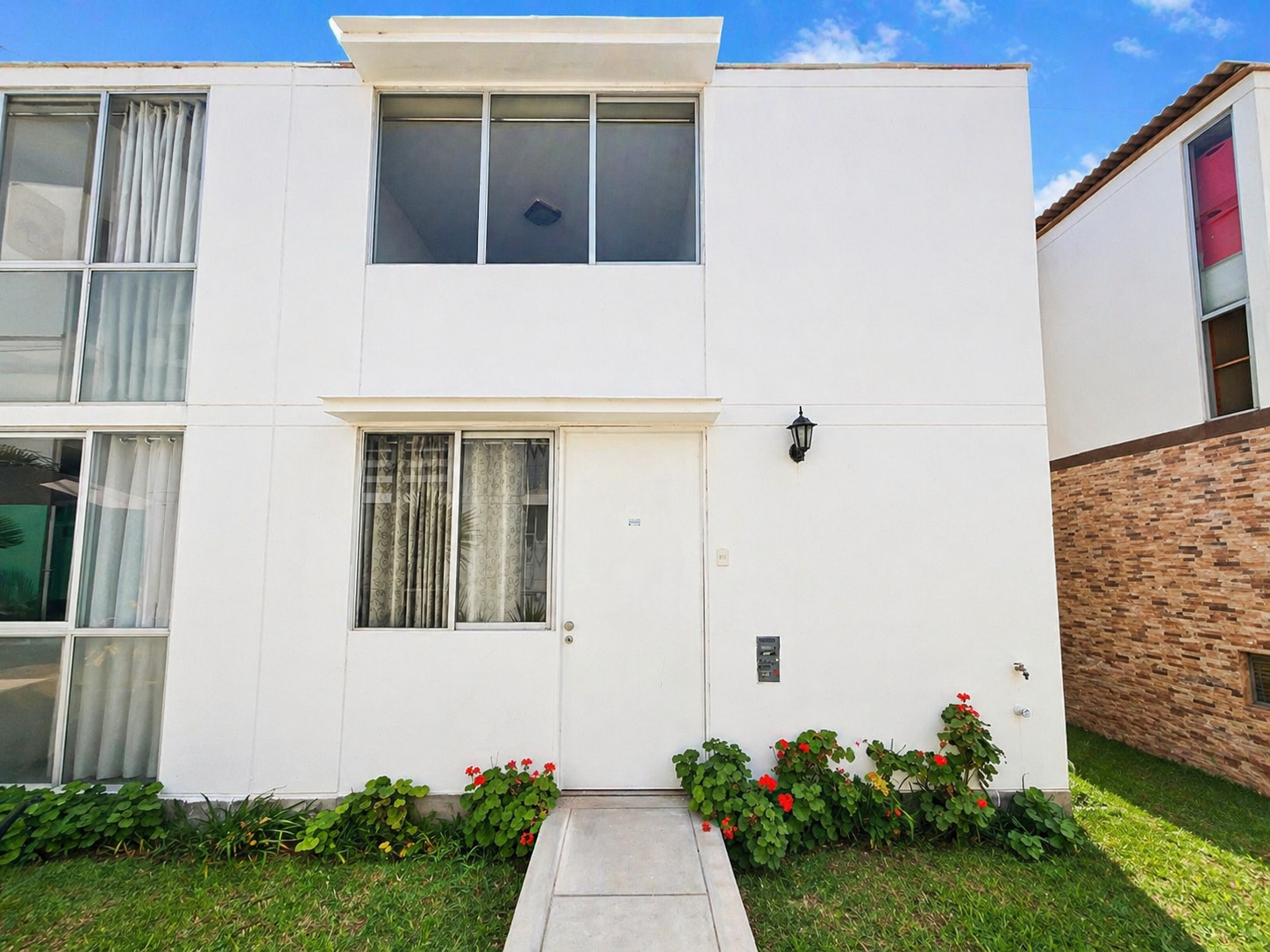 CASA EN VENTA EN CONDOMINIO NUESTRA SEÑORA DE LA PAZ, CHICLAYO