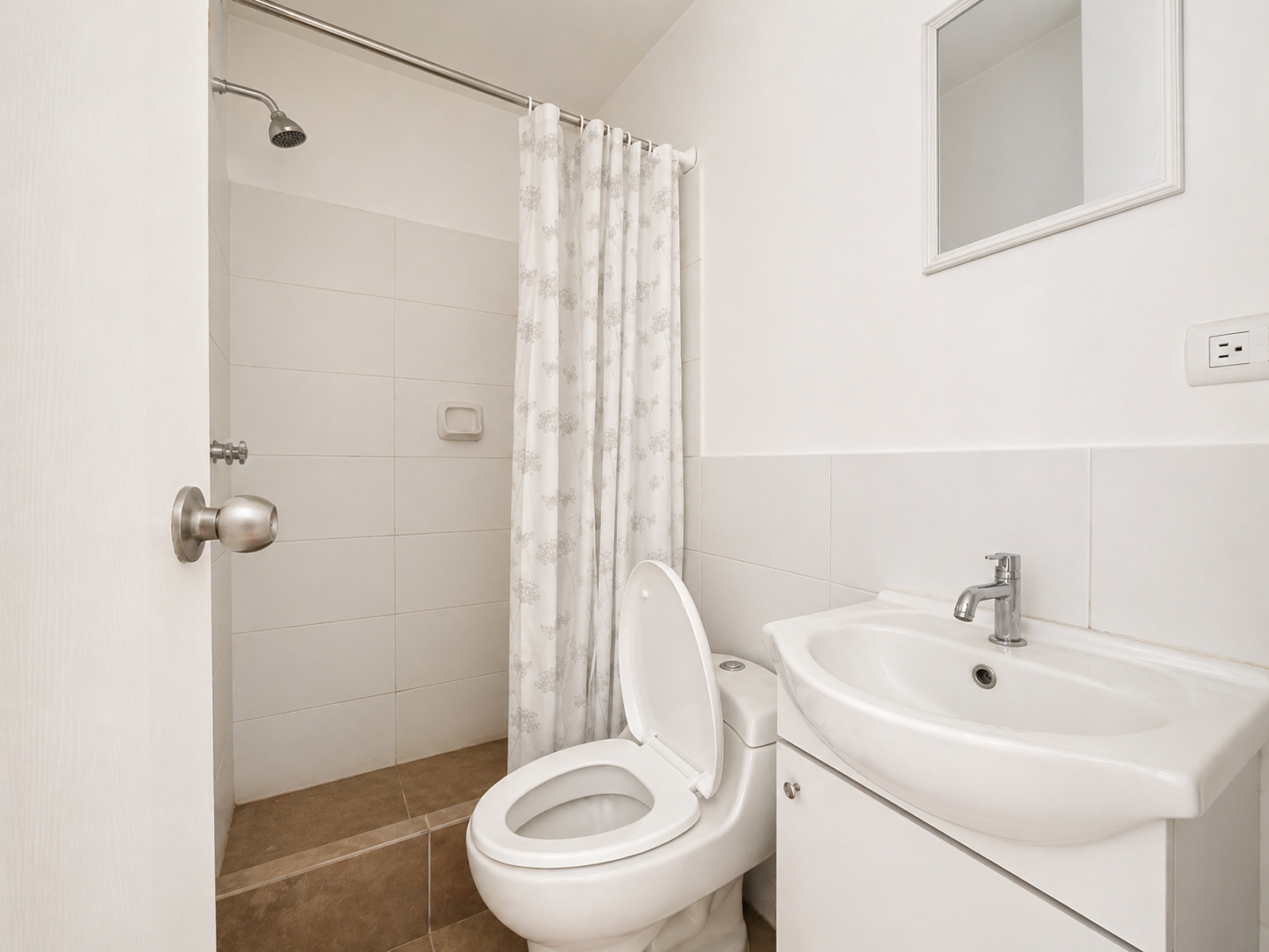 CASA EN VENTA EN CONDOMINIO NUESTRA SEÑORA DE LA PAZ, CHICLAYO