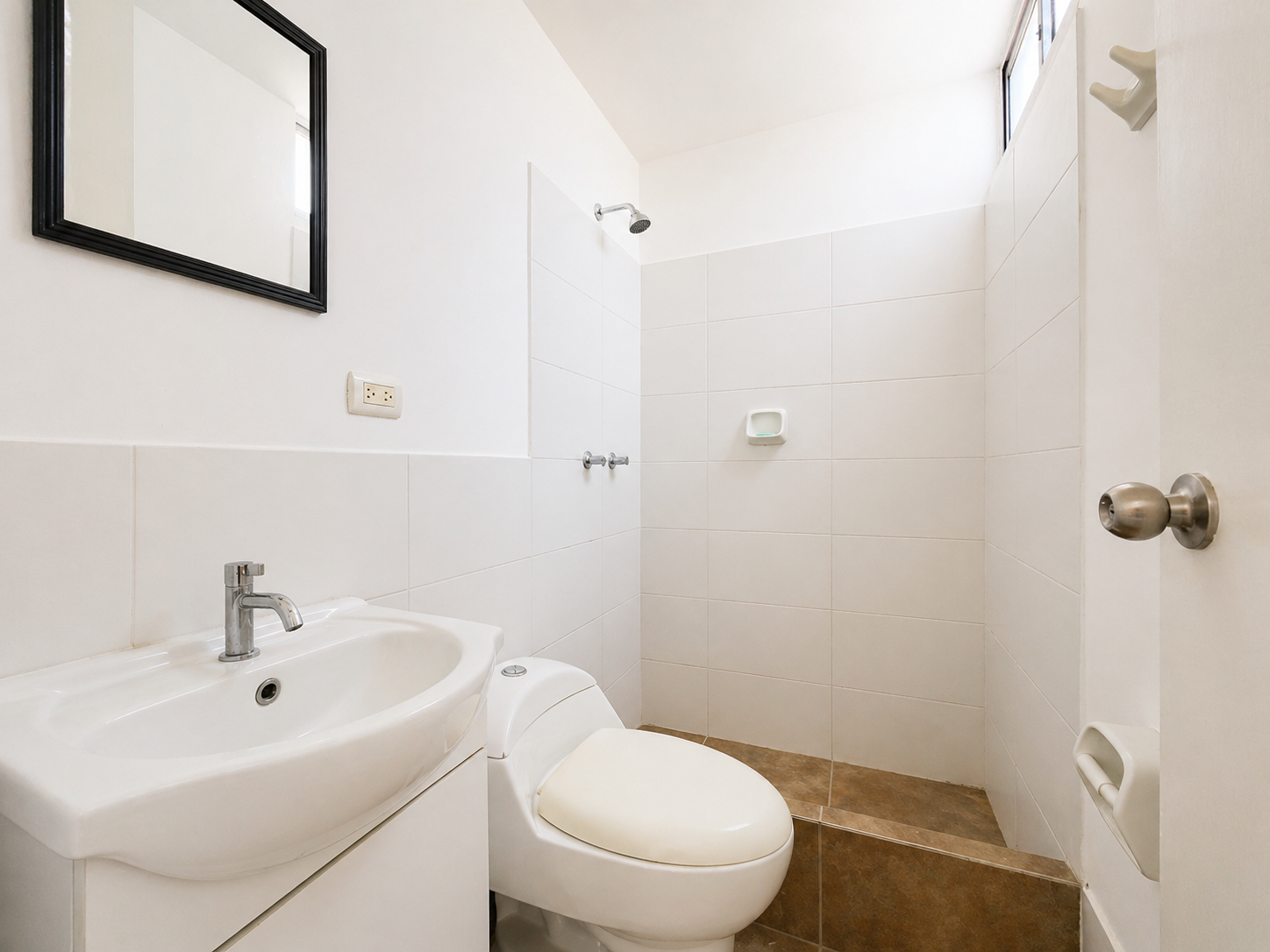 CASA EN VENTA EN CONDOMINIO NUESTRA SEÑORA DE LA PAZ, CHICLAYO
