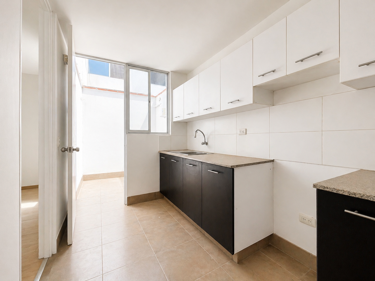 CASA EN VENTA EN CONDOMINIO NUESTRA SEÑORA DE LA PAZ, CHICLAYO