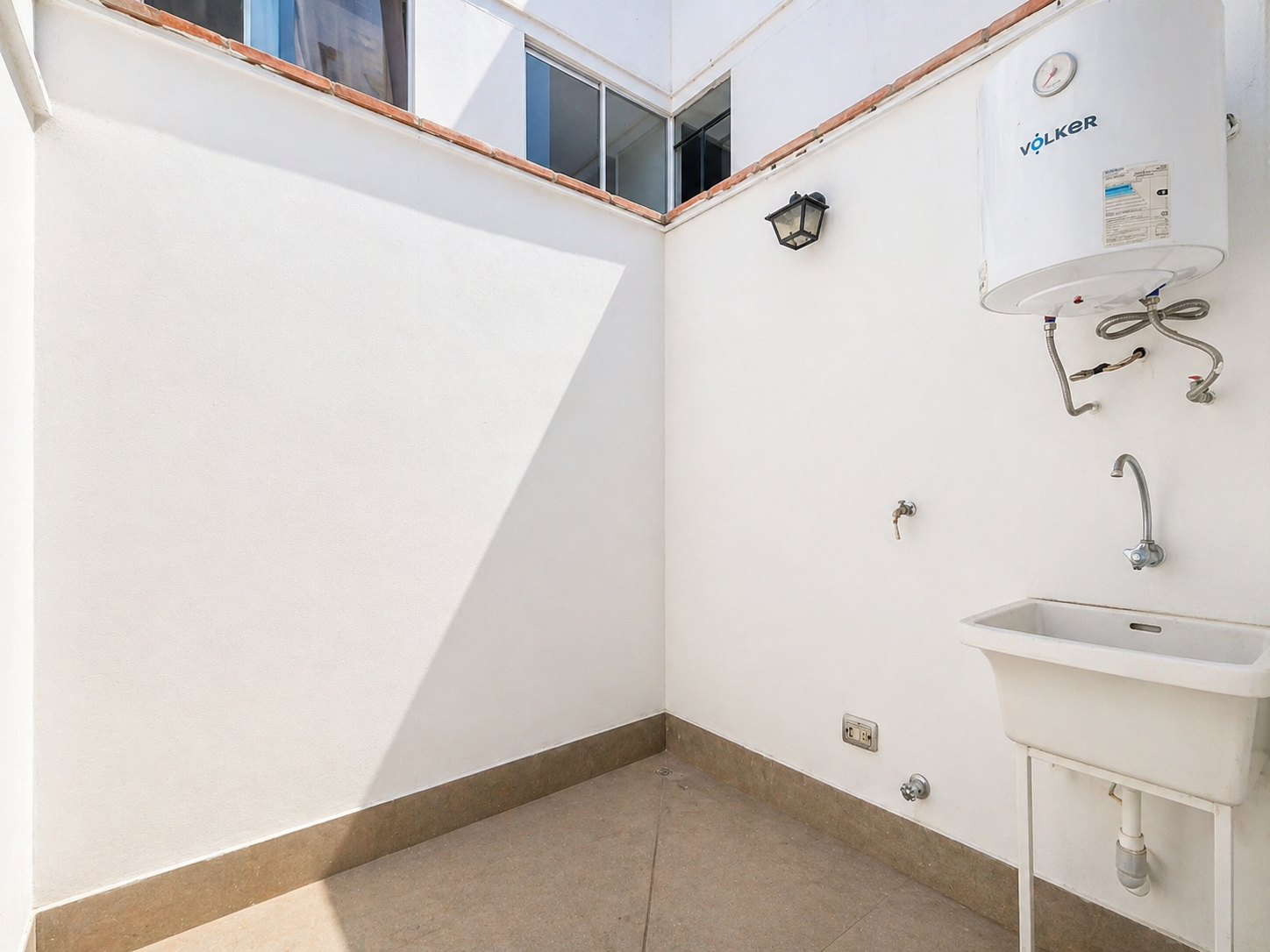 CASA EN VENTA EN CONDOMINIO NUESTRA SEÑORA DE LA PAZ, CHICLAYO