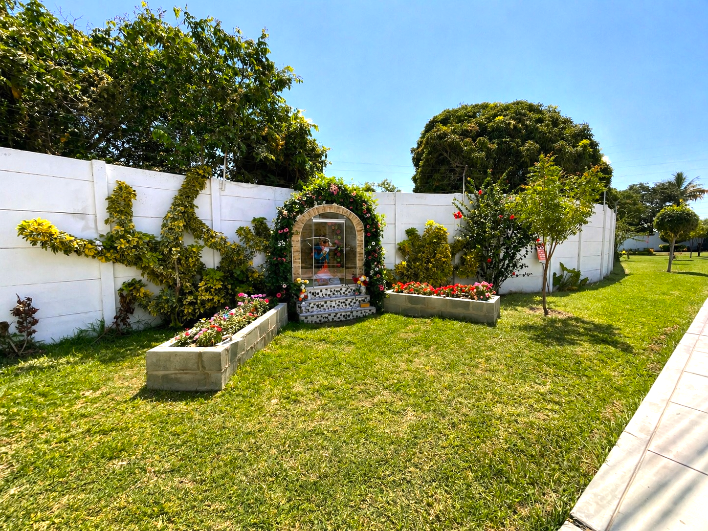CASA EN VENTA EN CONDOMINIO NUESTRA SEÑORA DE LA PAZ, CHICLAYO
