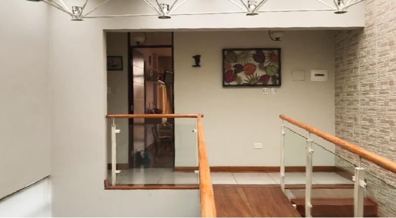 HERMOSA CASA DE 3 PISOS EN VENTA – CONDOMINIO JOCKEY, CHICLAYO