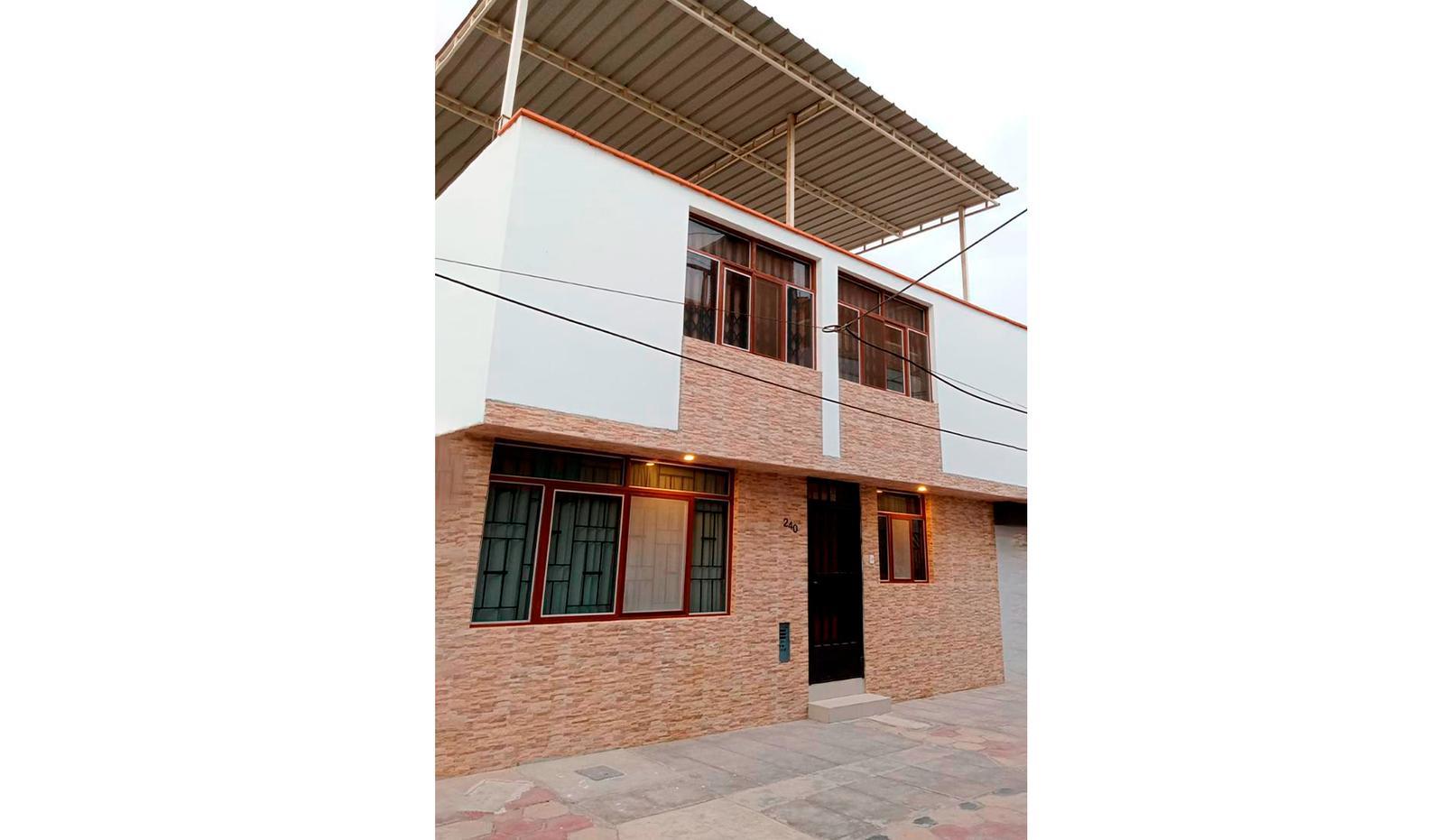 VENTA DE CASA DE 2 PISOS EN URB. VILLARREAL
