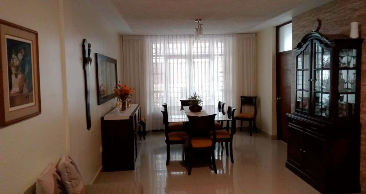 VENTA DE CASA DE 2 PISOS EN URB. VILLARREAL