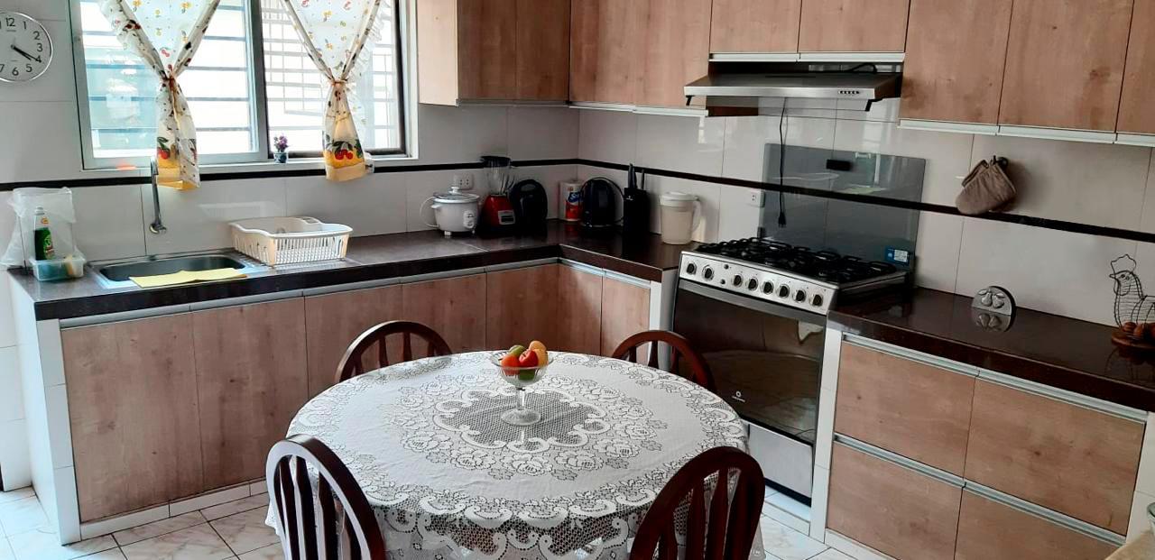 VENTA DE CASA DE 2 PISOS EN URB. VILLARREAL