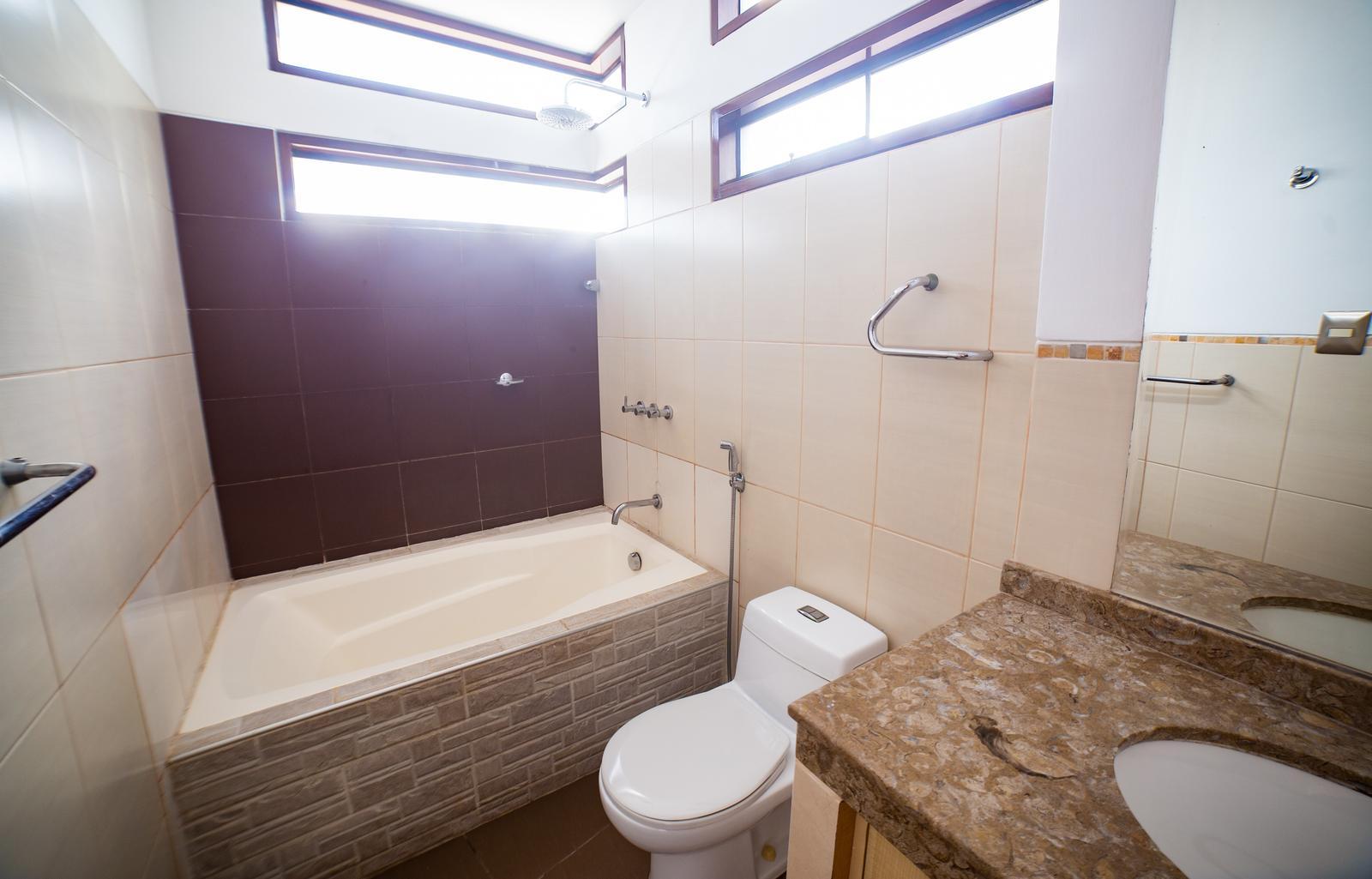 VENTA DE CASA EN CONDOMINIO JOCKEY