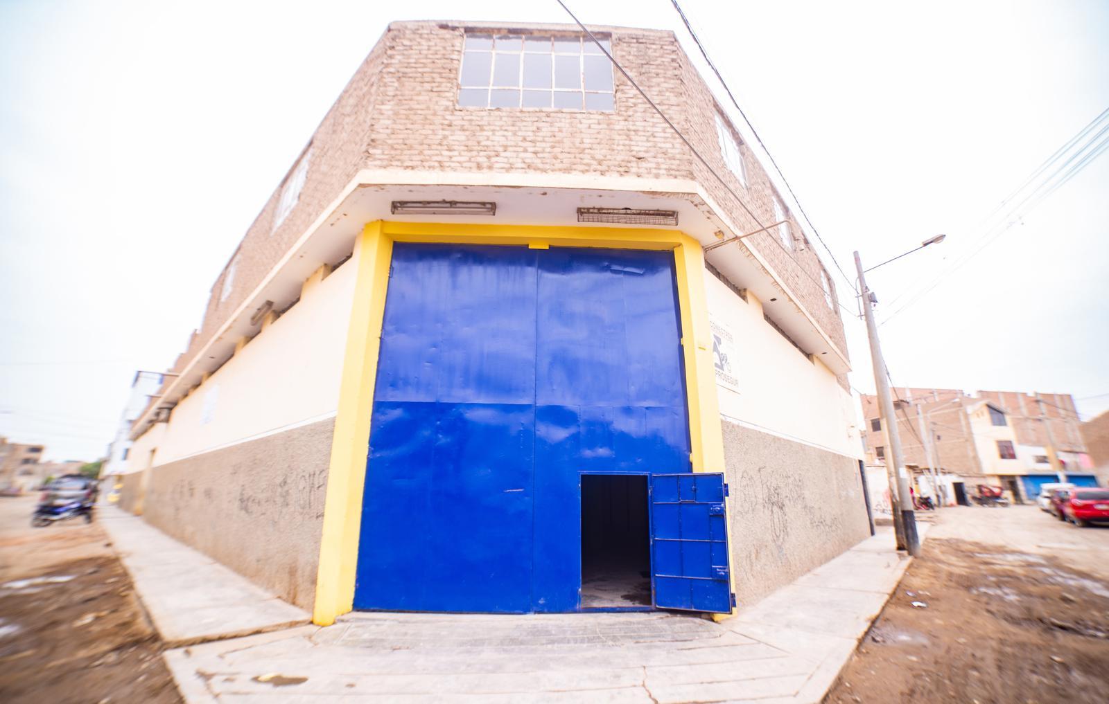 VENTA DE AMPLIO LOCAL DE 400 M2 EN CHICLAYO