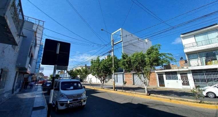 VENTA DE MODERNO EDIFICIO CORPORATIVO EN CHICLAYO