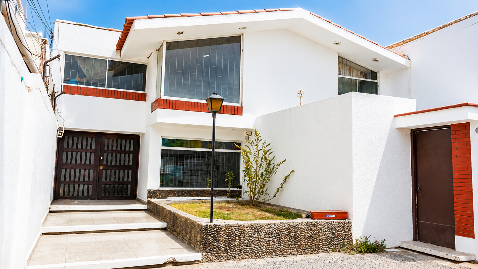 ALQUILER DE CASA EN LAS ACACIAS – Urb. Santa Victoria | Ideal para Empresas