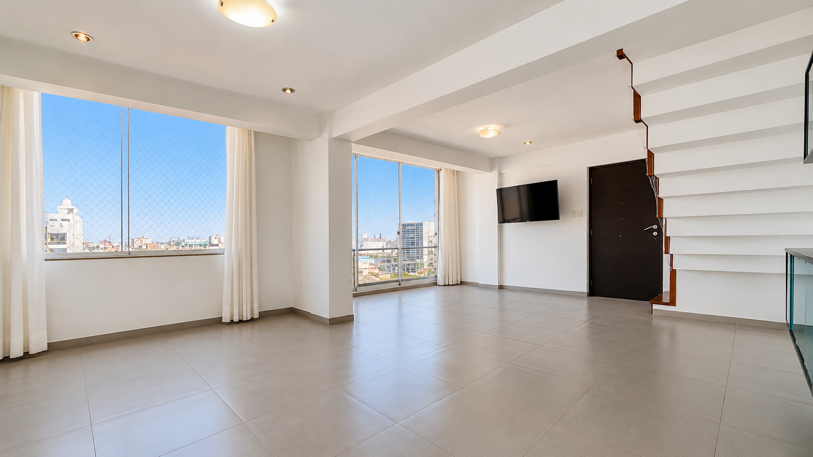 VENTA DE MODERNO DÚPLEX EN LOS SAUCES, URB. SANTA VICTORIA